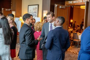 Students and Fellows talk before the 2022 Spring Networking Dinner